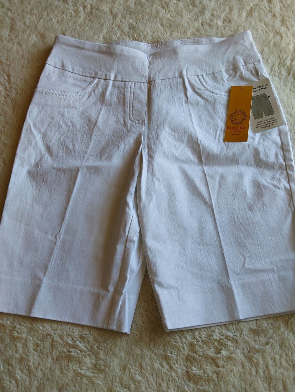 🌺 NWT Ruby Rd. White Slimming Pull-On Bermuda/Golf Shorts